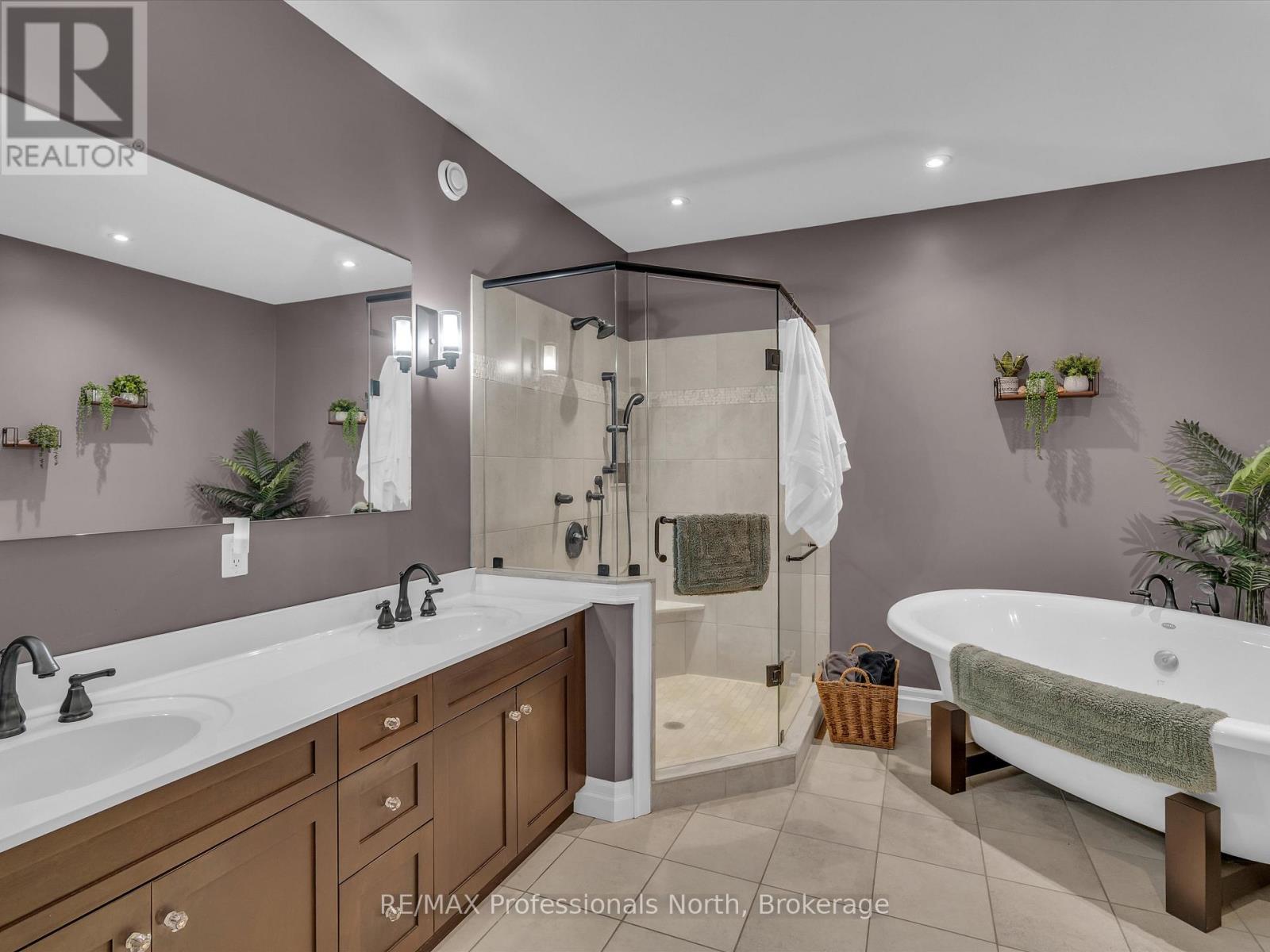 93 Mainhood's Road, Huntsville (Stephenson), Ontario  P0B 1M0 - Photo 17 - X12216107