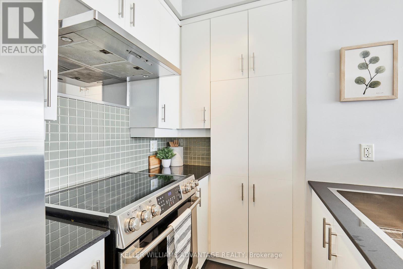716 - 2495 Dundas Street W, Toronto (High Park North), Ontario  M6P 1C3 - Photo 14 - W12216286