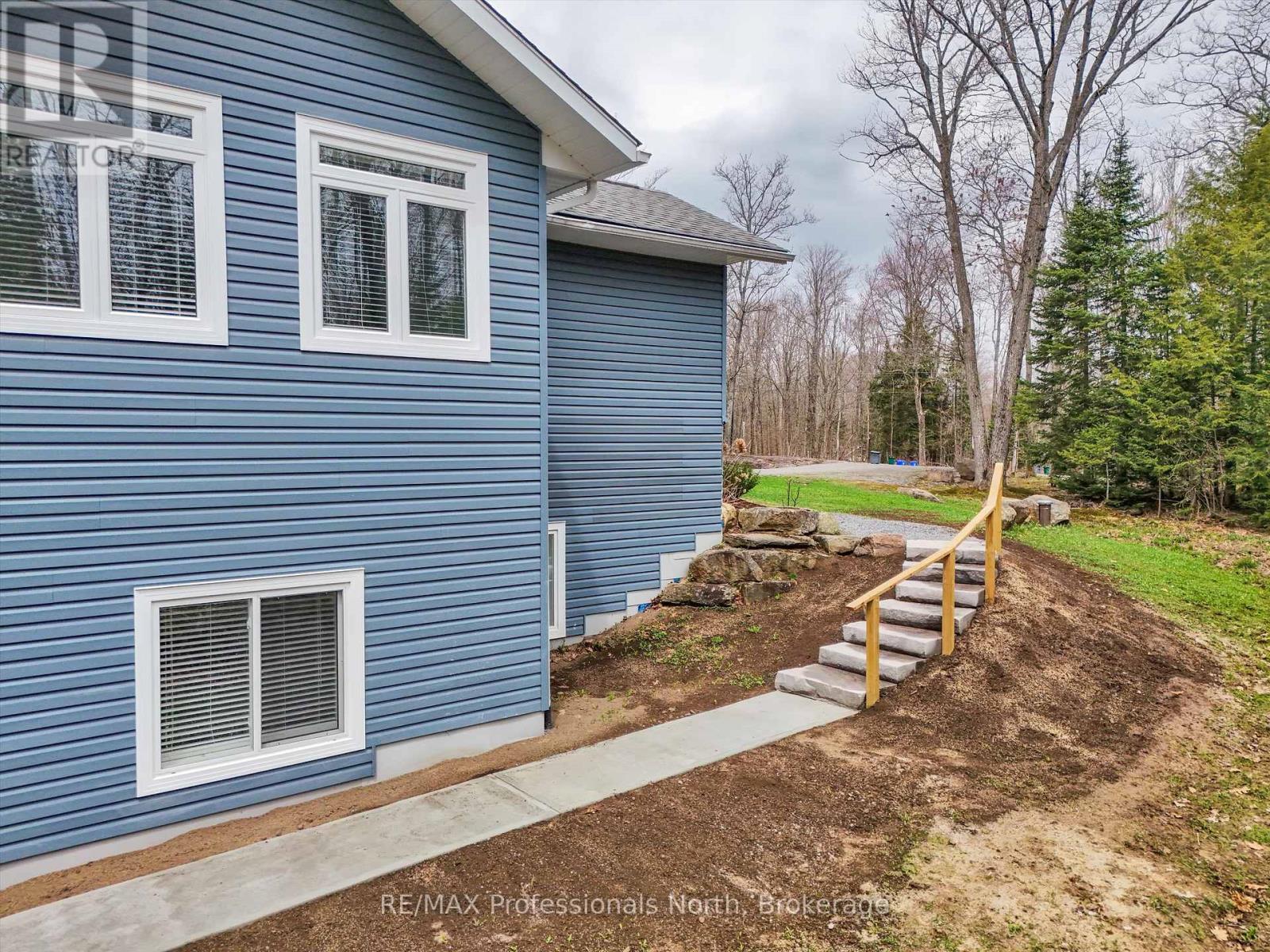 93 Mainhood's Road, Huntsville (Stephenson), Ontario  P0B 1M0 - Photo 41 - X12216107