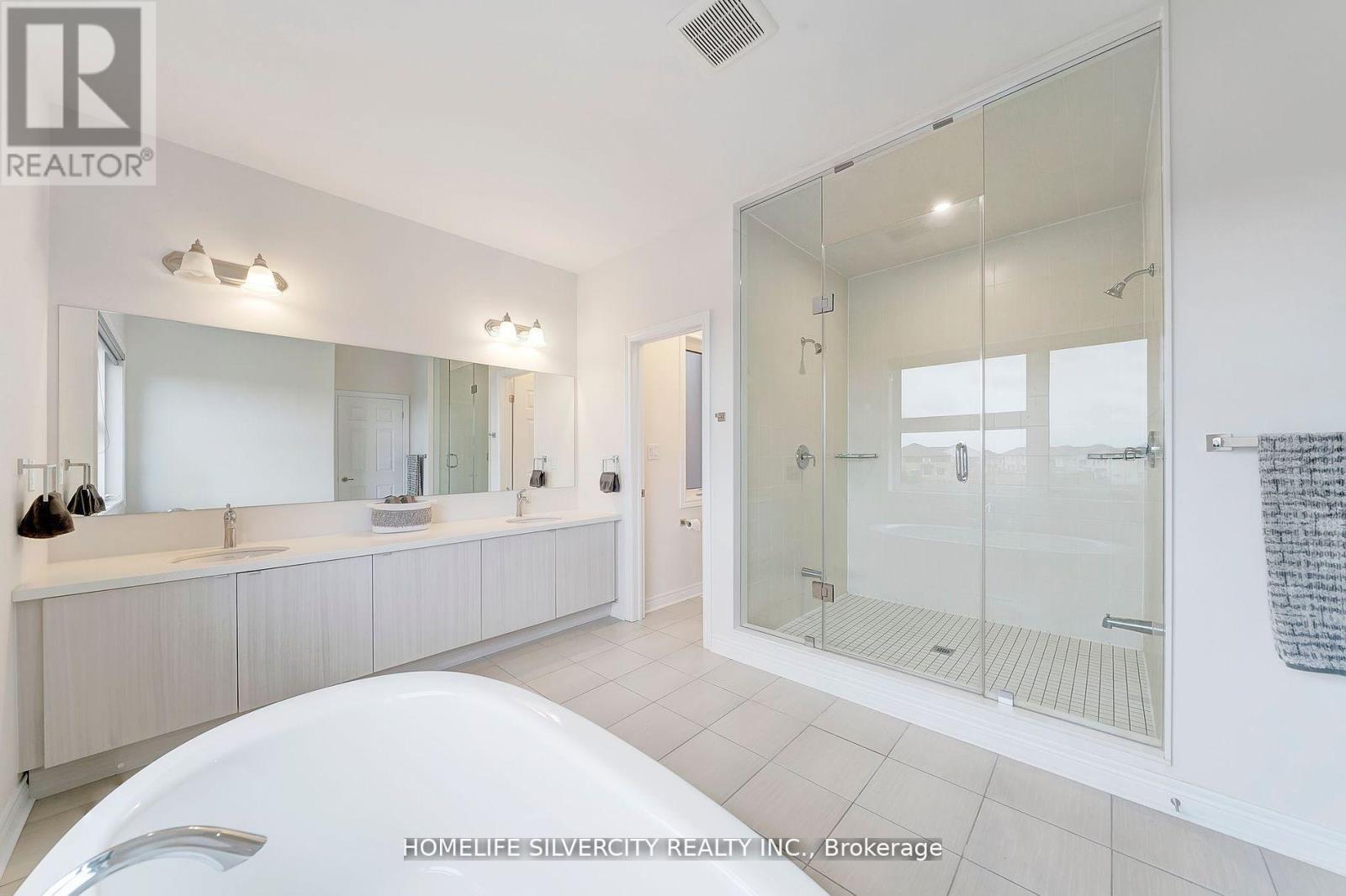 398 Spyglass Green, Oakville (Go Glenorchy), Ontario  L6M 5K5 - Photo 19 - W12216278