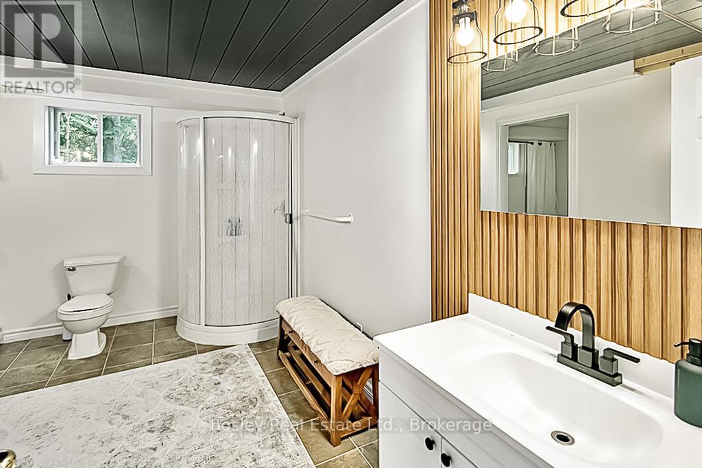 136 Maple Lane, Blue Mountains, Ontario  N0H 2E0 - Photo 37 - X12216195
