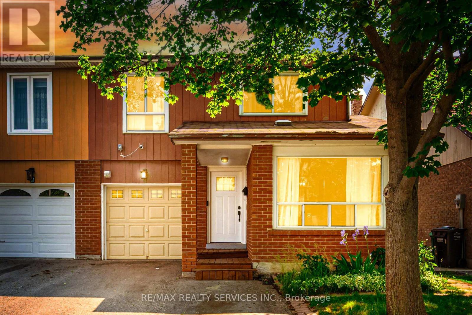 4 Hinchley Wood Grove, Brampton (Brampton North), Ontario  L6V 3M3 - Photo 1 - W12216294