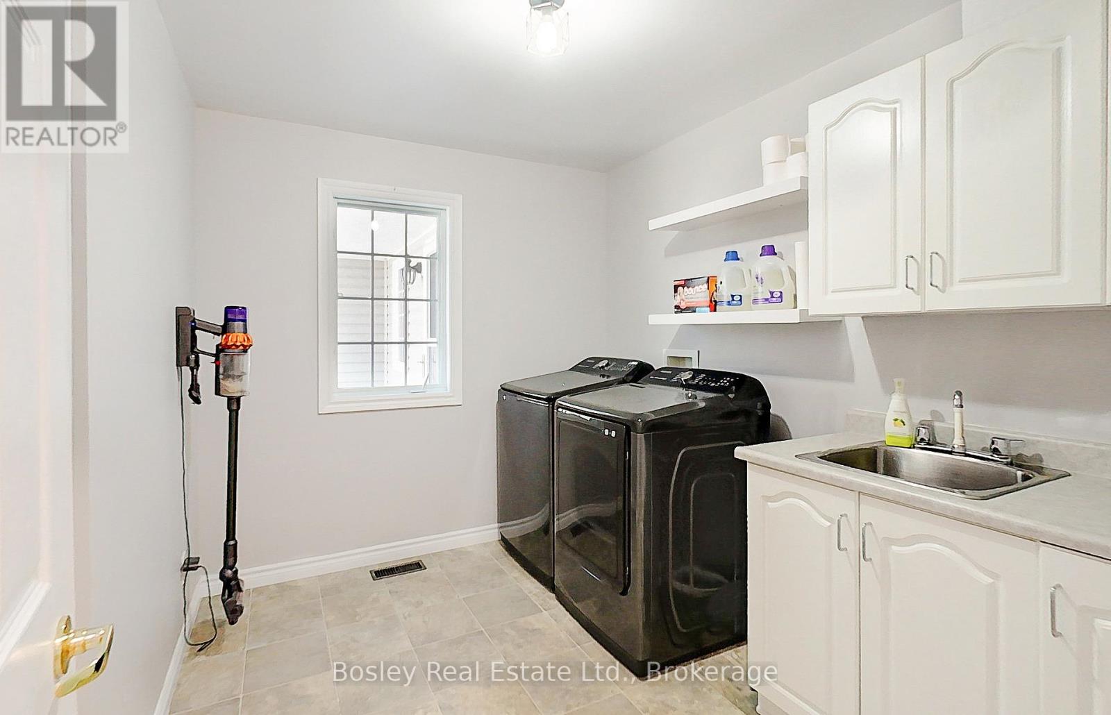 136 Maple Lane, Blue Mountains, Ontario  N0H 2E0 - Photo 32 - X12216195