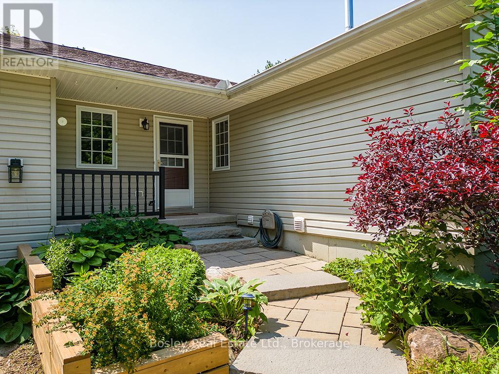 136 Maple Lane, Blue Mountains, Ontario  N0H 2E0 - Photo 5 - X12216195