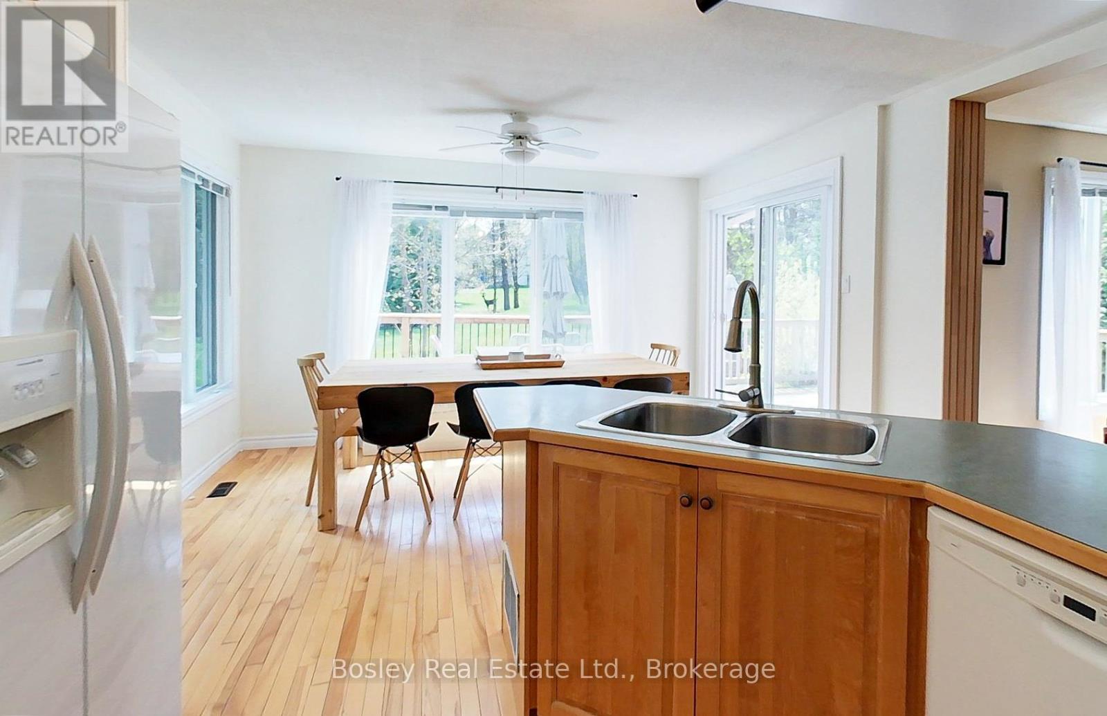 136 Maple Lane, Blue Mountains, Ontario  N0H 2E0 - Photo 12 - X12216195