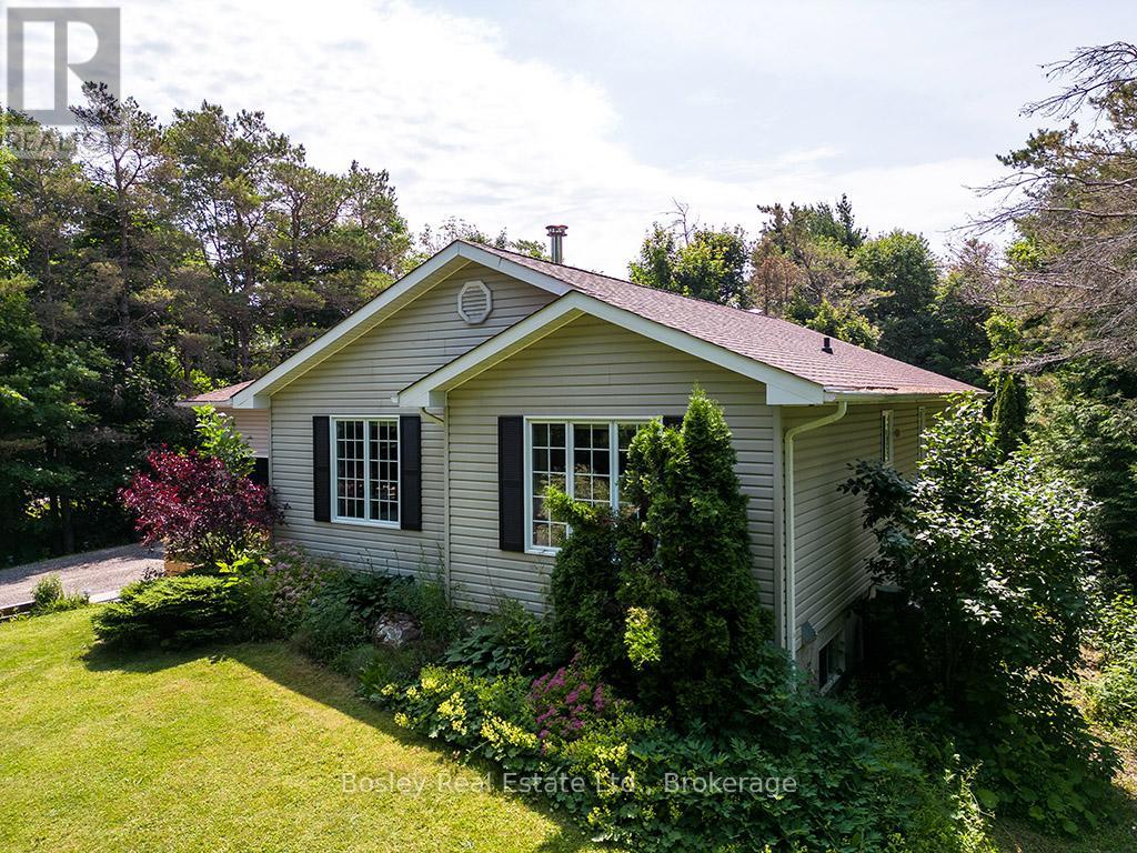 136 Maple Lane, Blue Mountains, Ontario  N0H 2E0 - Photo 4 - X12216195