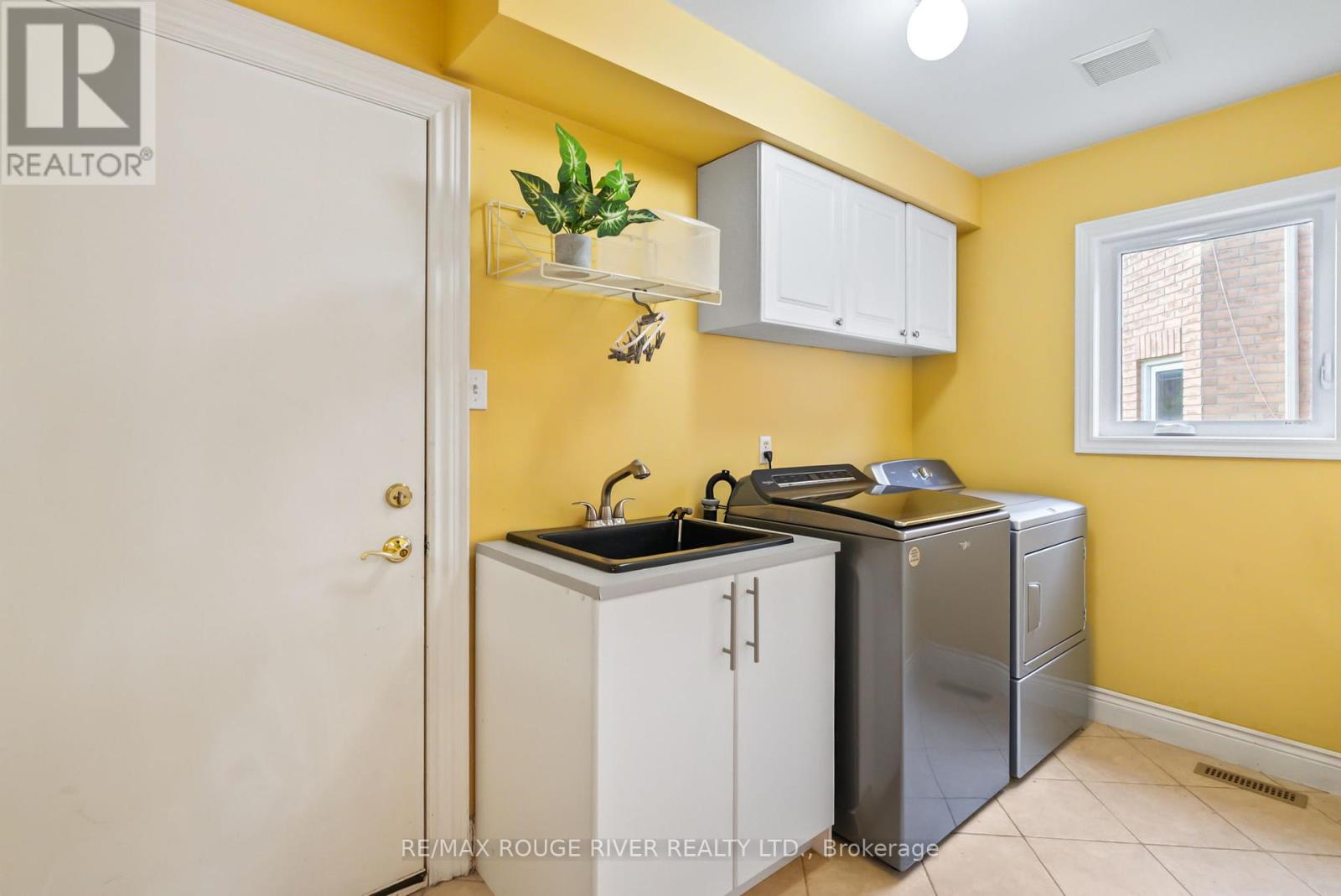 41 Valleywood Drive, Whitby, Ontario  L1R 2J5 - Photo 10 - E12215930
