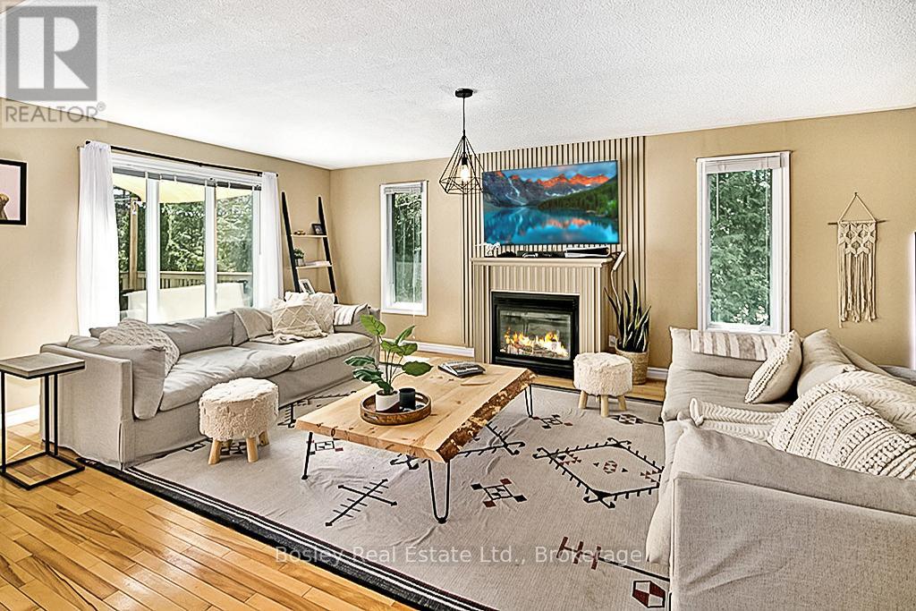 136 Maple Lane, Blue Mountains, Ontario  N0H 2E0 - Photo 7 - X12216195