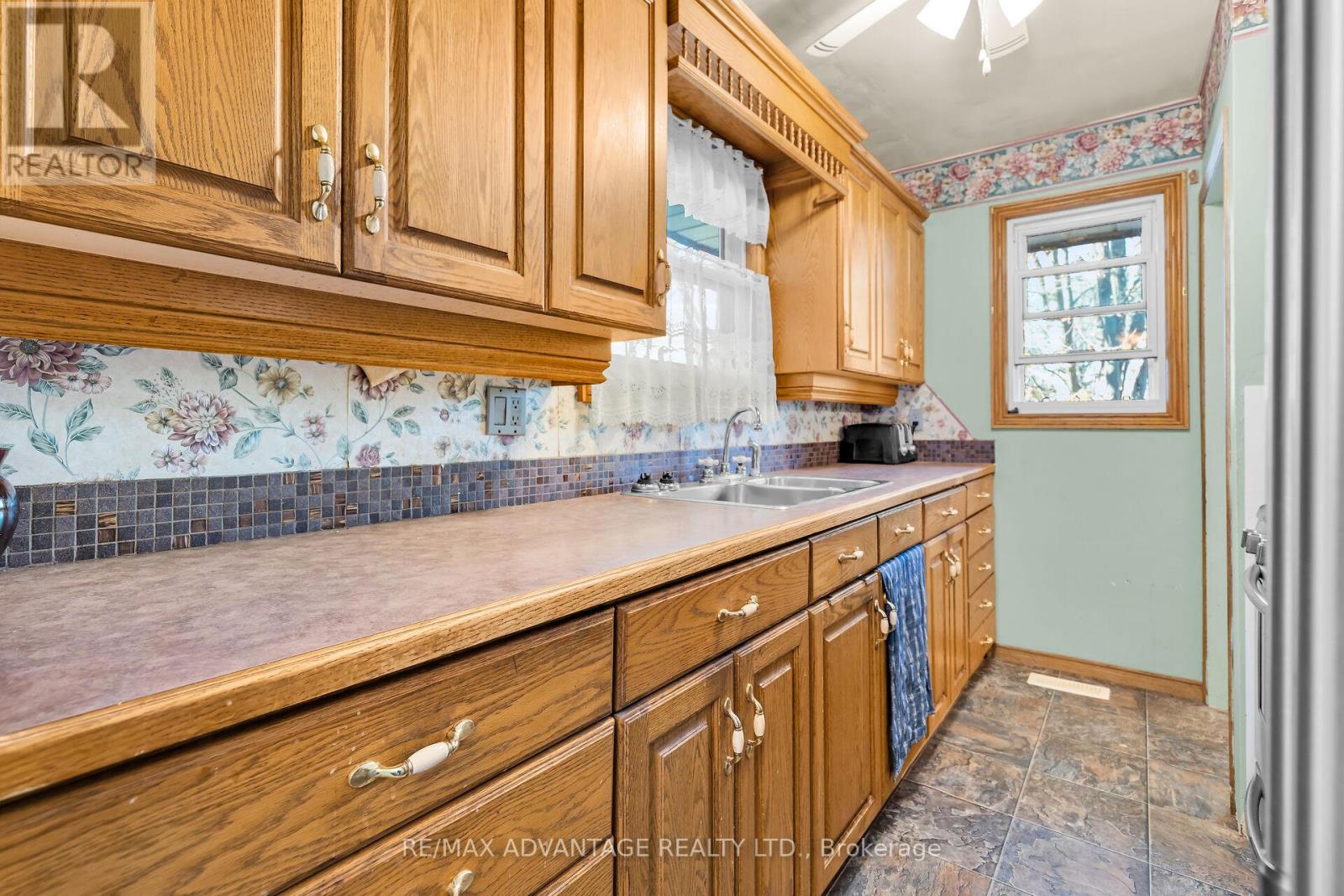 1824 Avalon Street, London East (East H), Ontario  N5W 3G8 - Photo 11 - X12216101