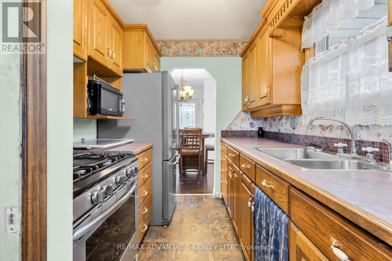 1824 Avalon Street, London East (East H), Ontario  N5W 3G8 - Photo 10 - X12216101