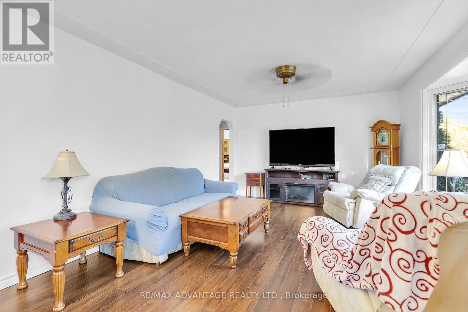 1824 Avalon Street, London East (East H), Ontario  N5W 3G8 - Photo 7 - X12216101