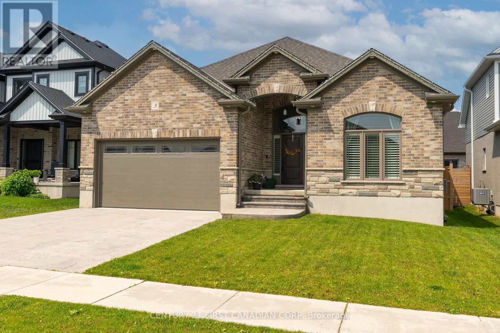 3 Hardy Court, Lucan Biddulph (Lucan), Ontario  N0M 2J0 - Photo 3 - X12216190