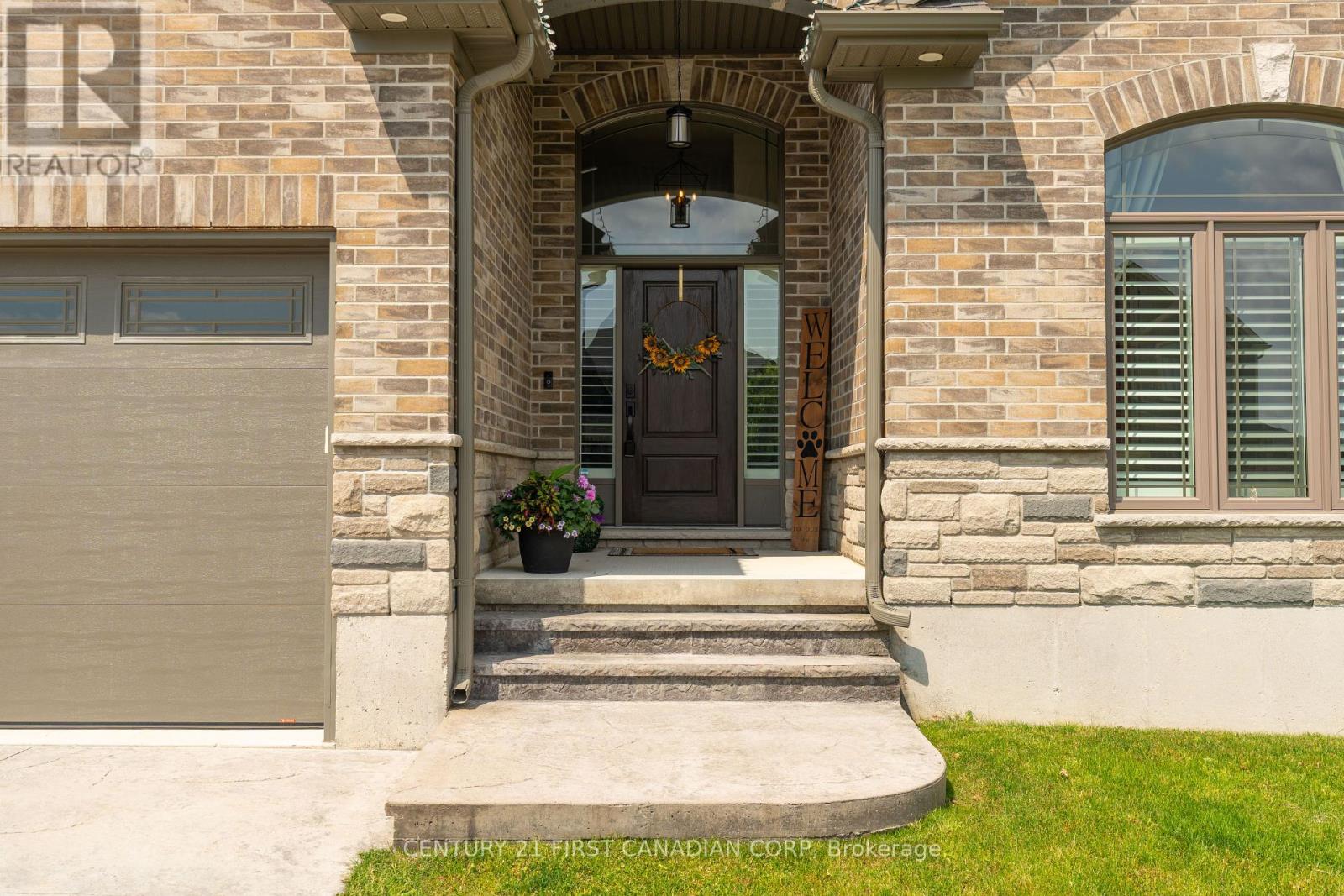 3 Hardy Court, Lucan Biddulph (Lucan), Ontario  N0M 2J0 - Photo 5 - X12216190