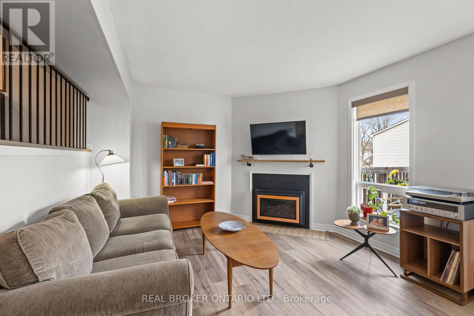 6 Almond Lane, Ottawa, Ontario  K2L 3T2 - Photo 6 - X12215752