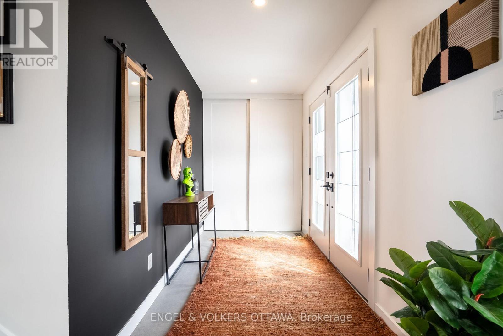 Property at 8 ROSELAWN COURT image 5
