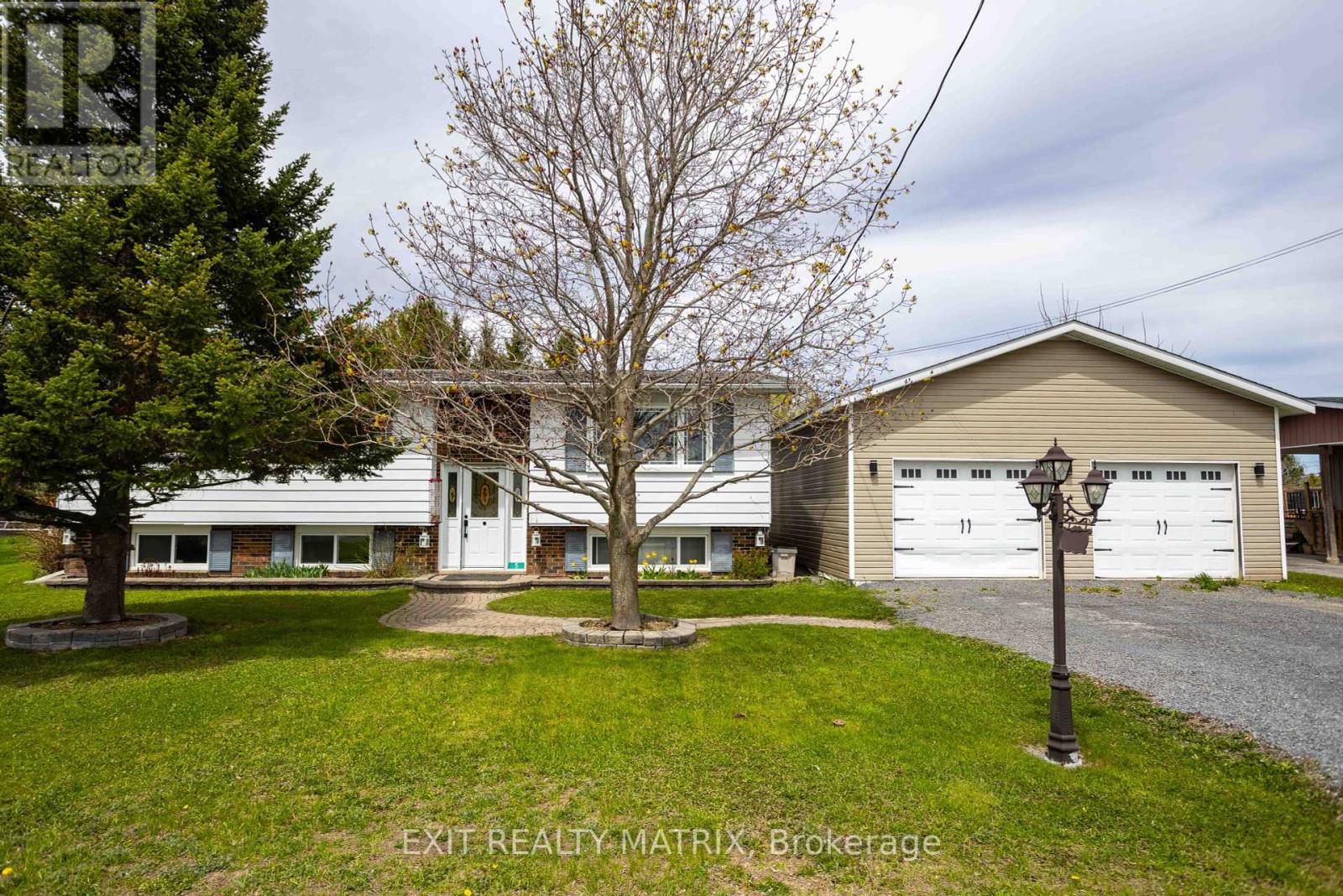 5 Crysler Station Road, North Stormont, Ontario  K0A 1R0 - Photo 2 - X12216209