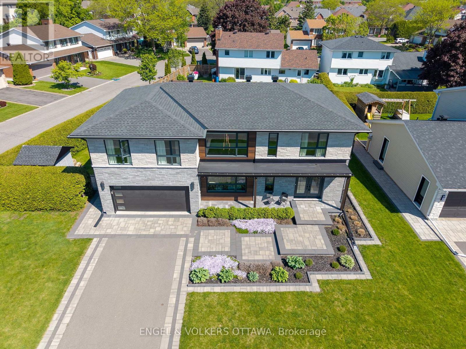 Property at 8 ROSELAWN COURT image 3