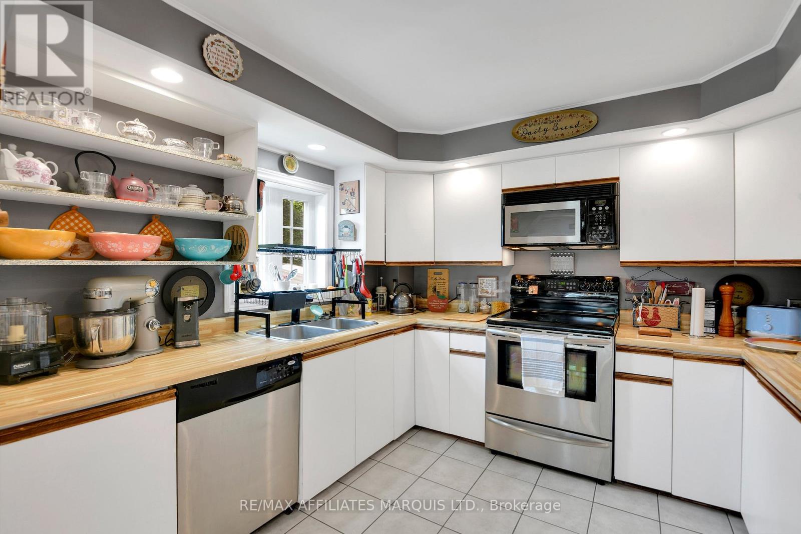 Property at 3020 PITT STREET image 2