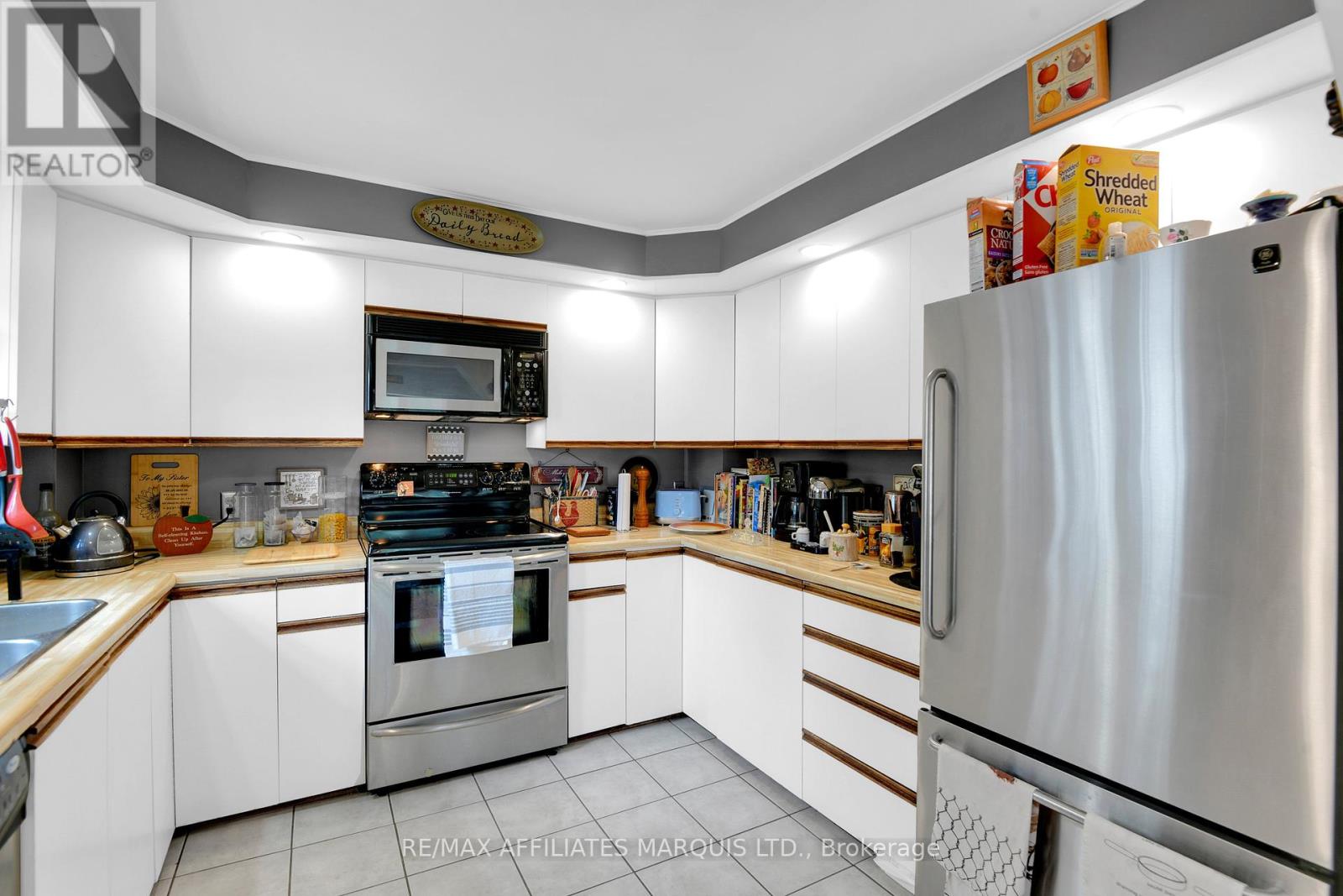 Property at 3020 PITT STREET image 3