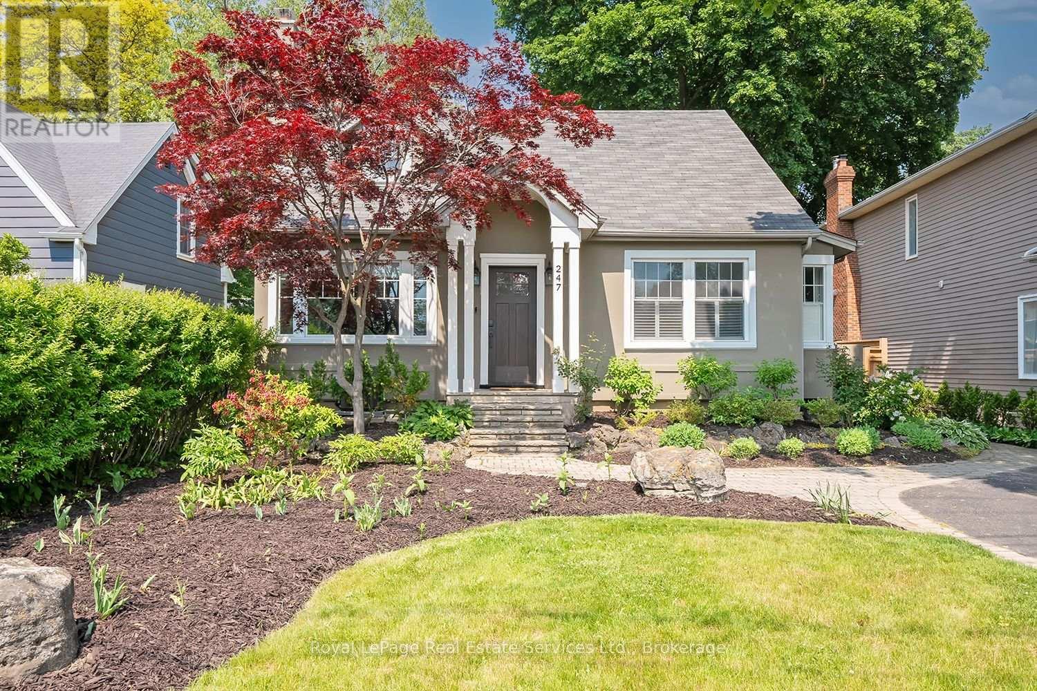 Property at 247 ALLAN STREET image 2