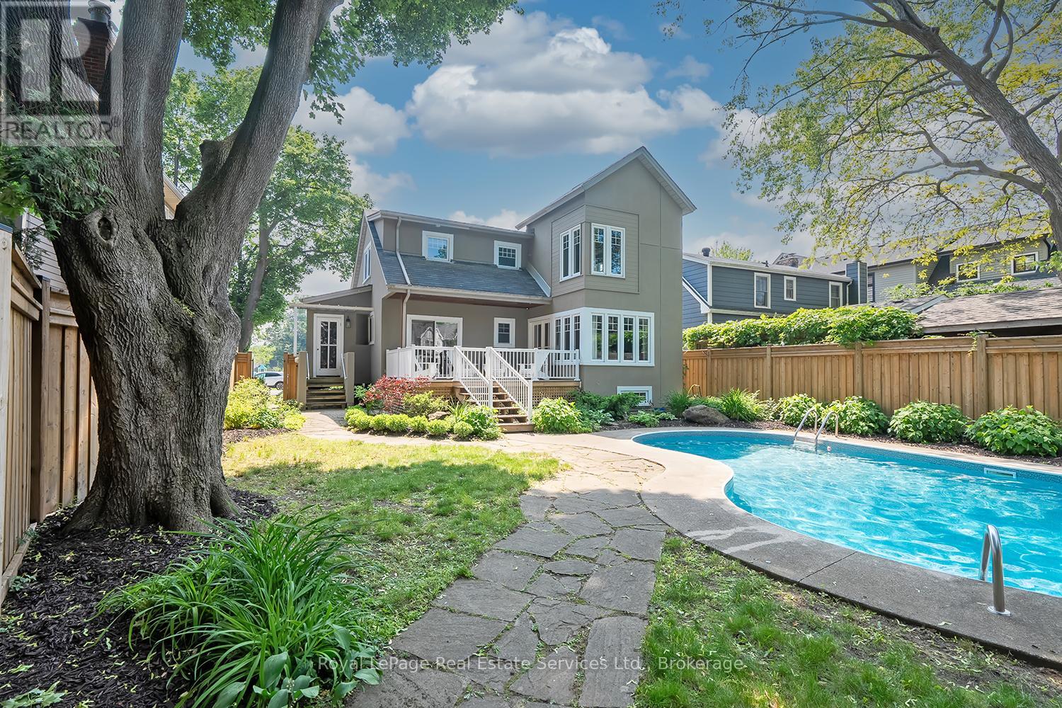 Property at 247 ALLAN STREET image 4