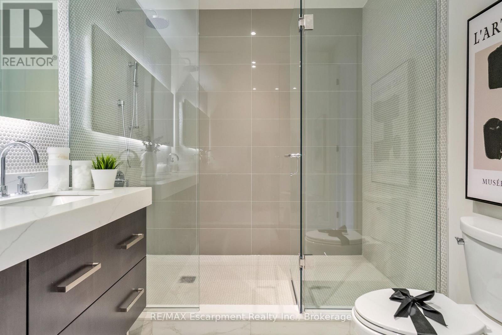 216 - 123 Maurice Drive, Oakville, Ontario  L6K 2W6 - Photo 7 - W12213626