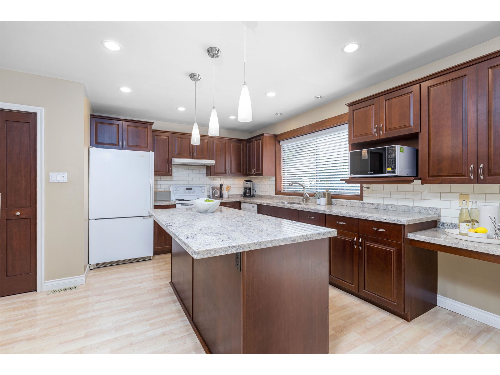 20232 37a Avenue, Langley, British Columbia  V3A 2T1 - Photo 6 - R3013930