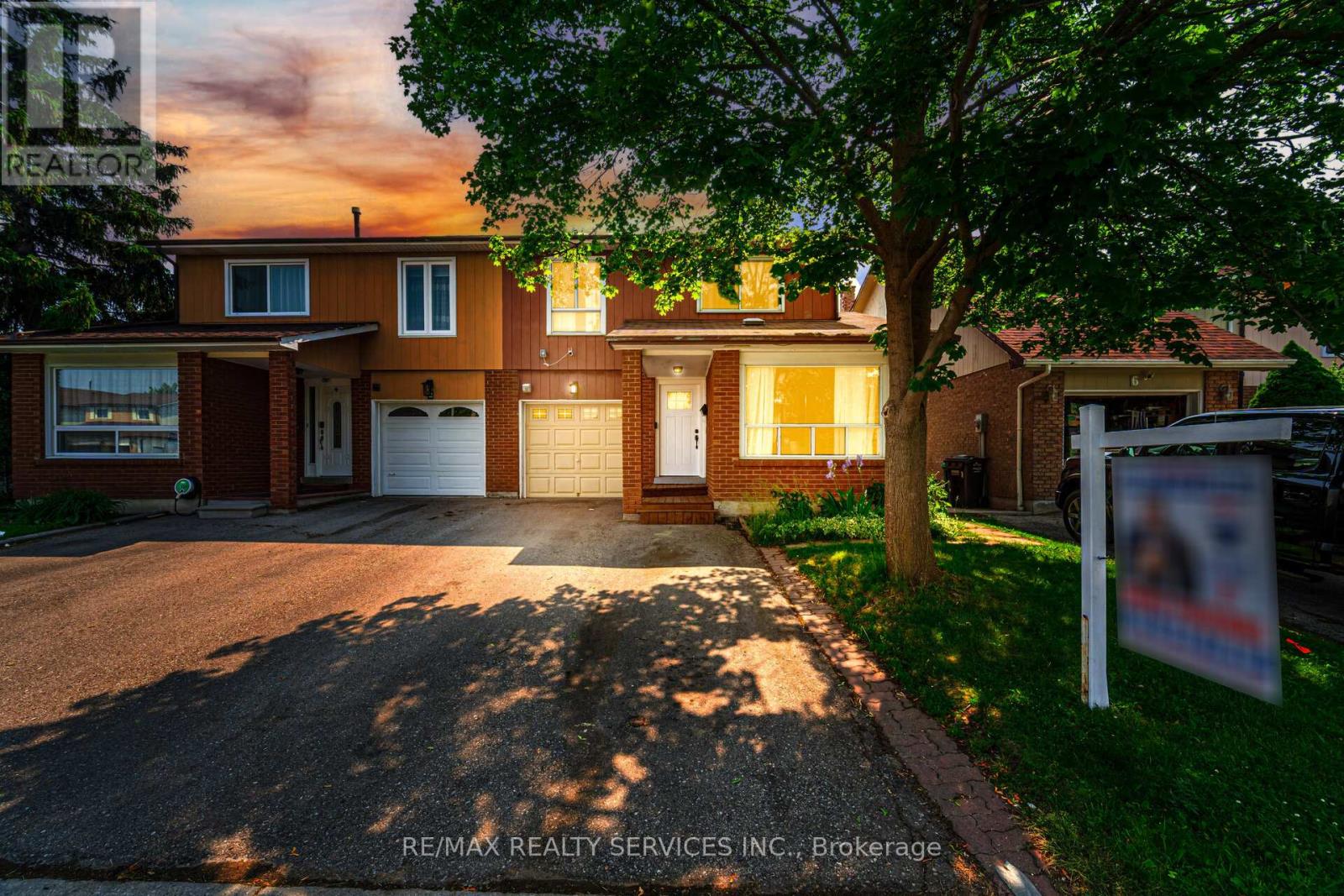 4 Hinchley Wood Grove, Brampton (Brampton North), Ontario  L6V 3M3 - Photo 3 - W12216294