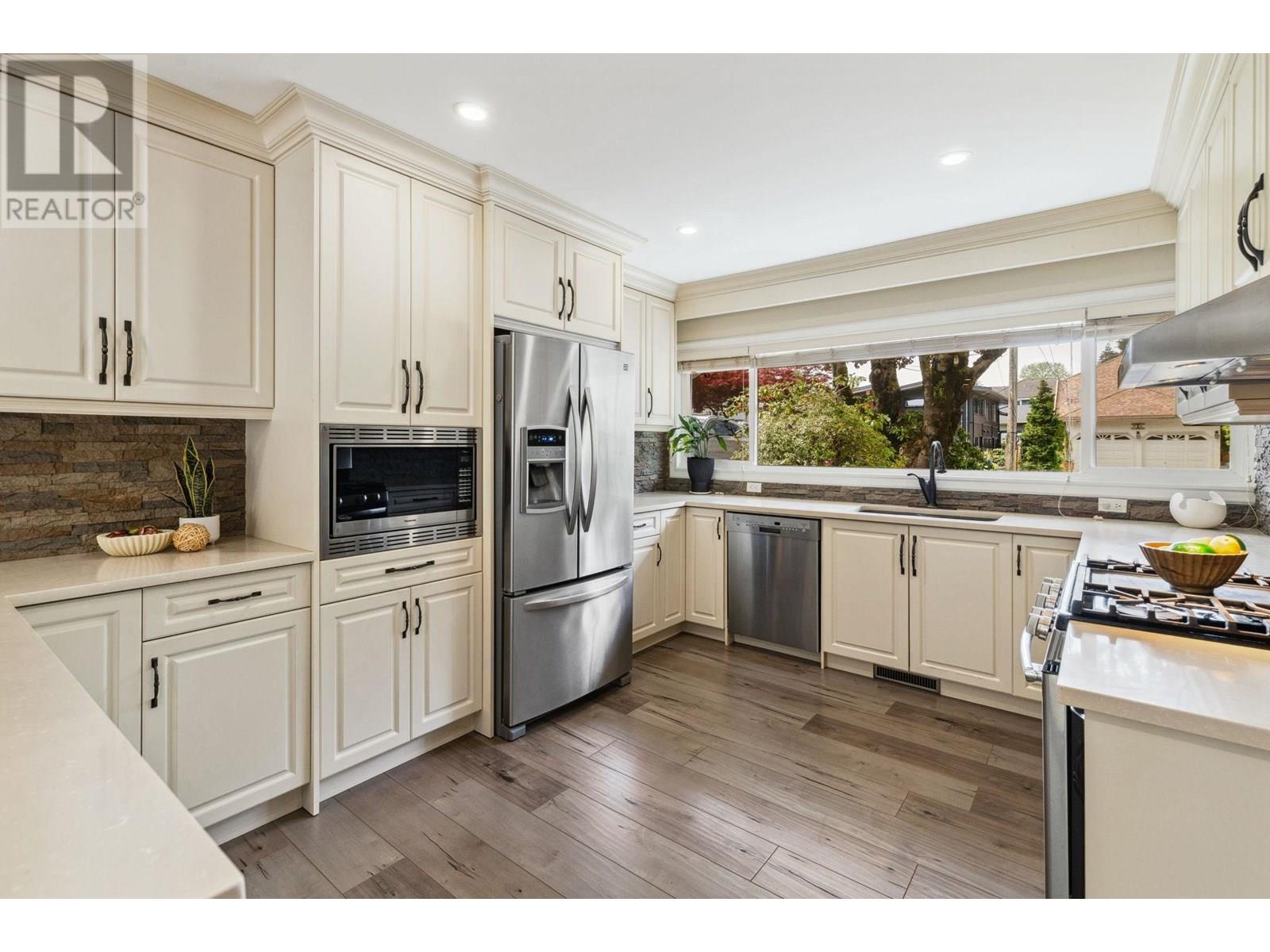 985 Gatensbury Street, Coquitlam, British Columbia  V3J 5J6 - Photo 14 - R3013382