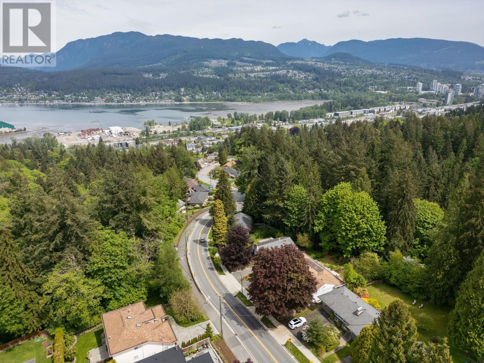 985 Gatensbury Street, Coquitlam, British Columbia  V3J 5J6 - Photo 33 - R3013382