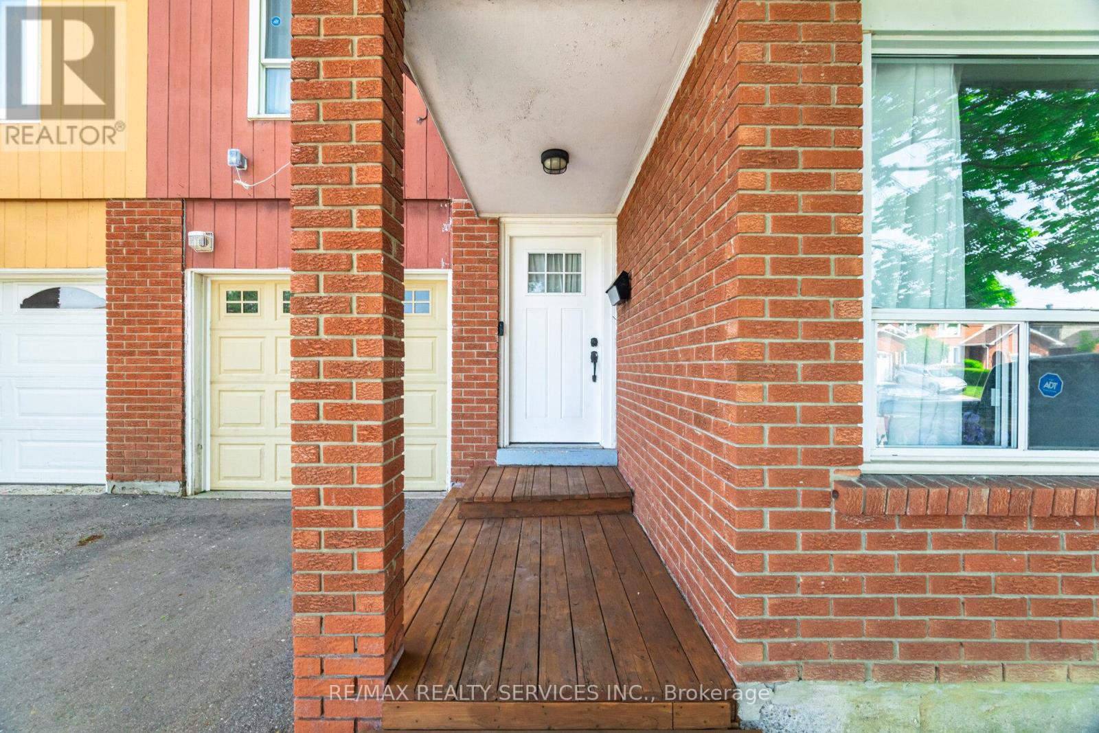 4 Hinchley Wood Grove, Brampton (Brampton North), Ontario  L6V 3M3 - Photo 6 - W12216294