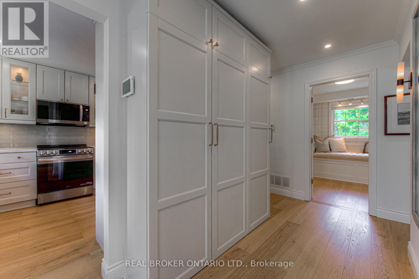 976 Filmandale Road, Burlington, Ontario  L7T 2Z4 - Photo 10 - W12216295