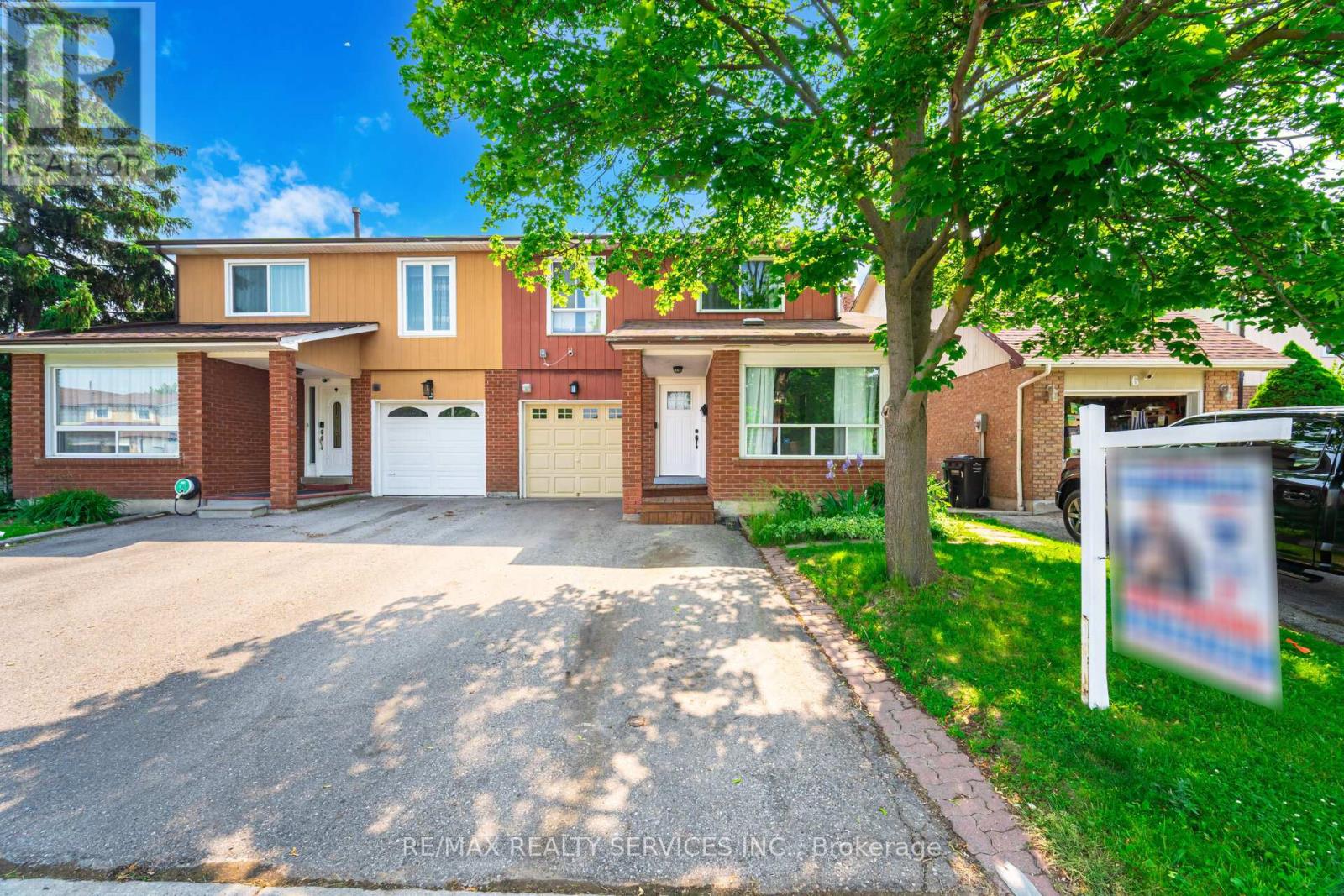 4 Hinchley Wood Grove, Brampton (Brampton North), Ontario  L6V 3M3 - Photo 2 - W12216294