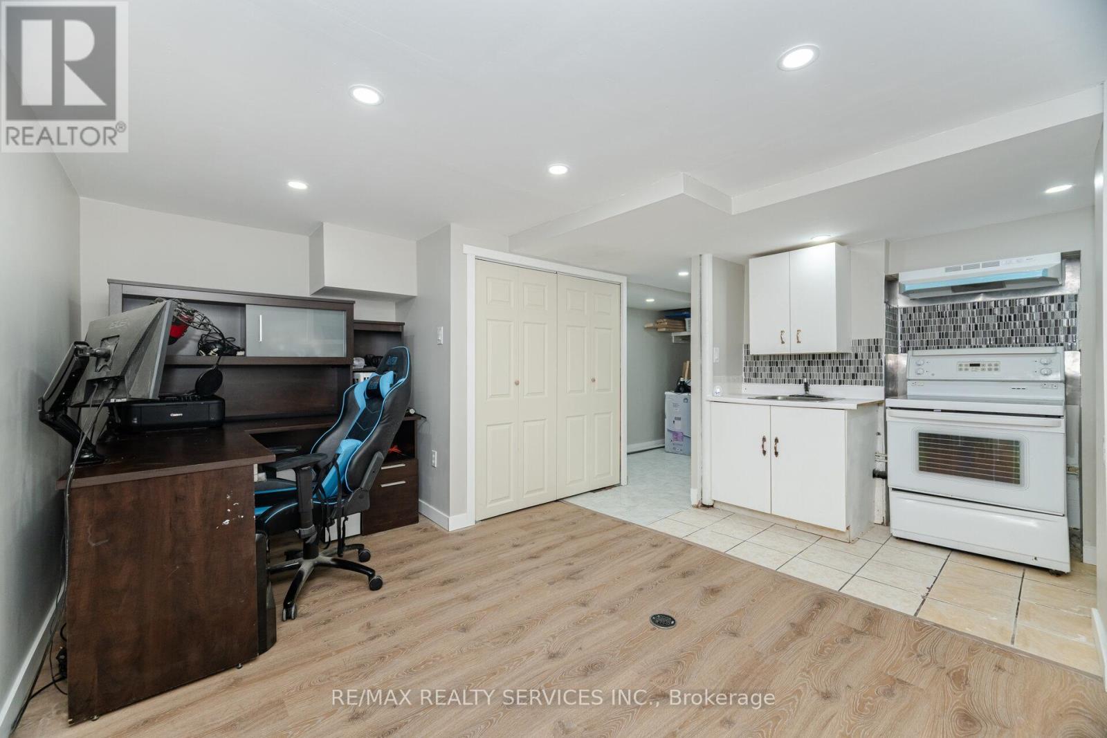 4 Hinchley Wood Grove, Brampton (Brampton North), Ontario  L6V 3M3 - Photo 37 - W12216294