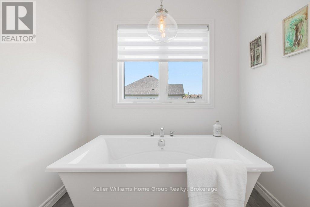 48 Macalister Boulevard, Guelph, Ontario  N1G 0G6 - Photo 24 - X12216396