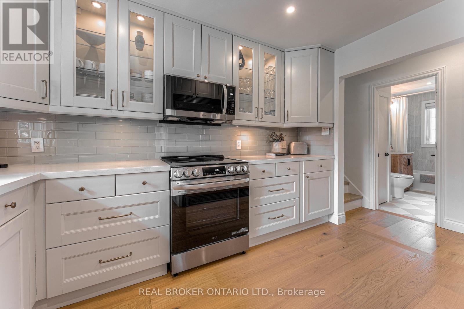 976 Filmandale Road, Burlington, Ontario  L7T 2Z4 - Photo 19 - W12216295