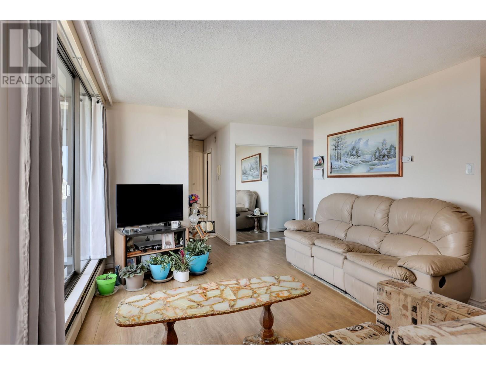 805 6759 Willingdon Avenue, Burnaby, British Columbia  V5H 3Y9 - Photo 3 - R3013952