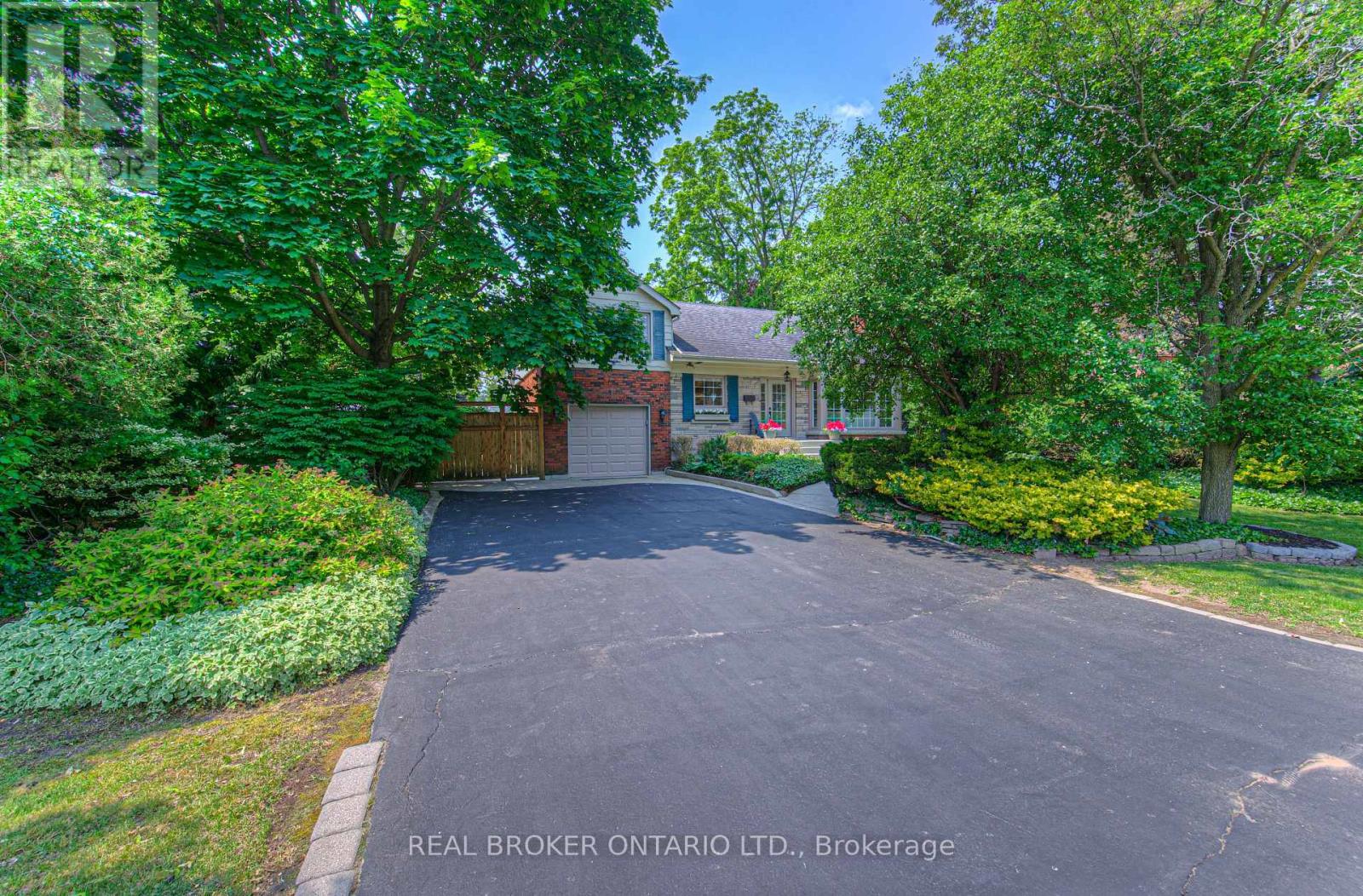 976 Filmandale Road, Burlington, Ontario  L7T 2Z4 - Photo 2 - W12216295