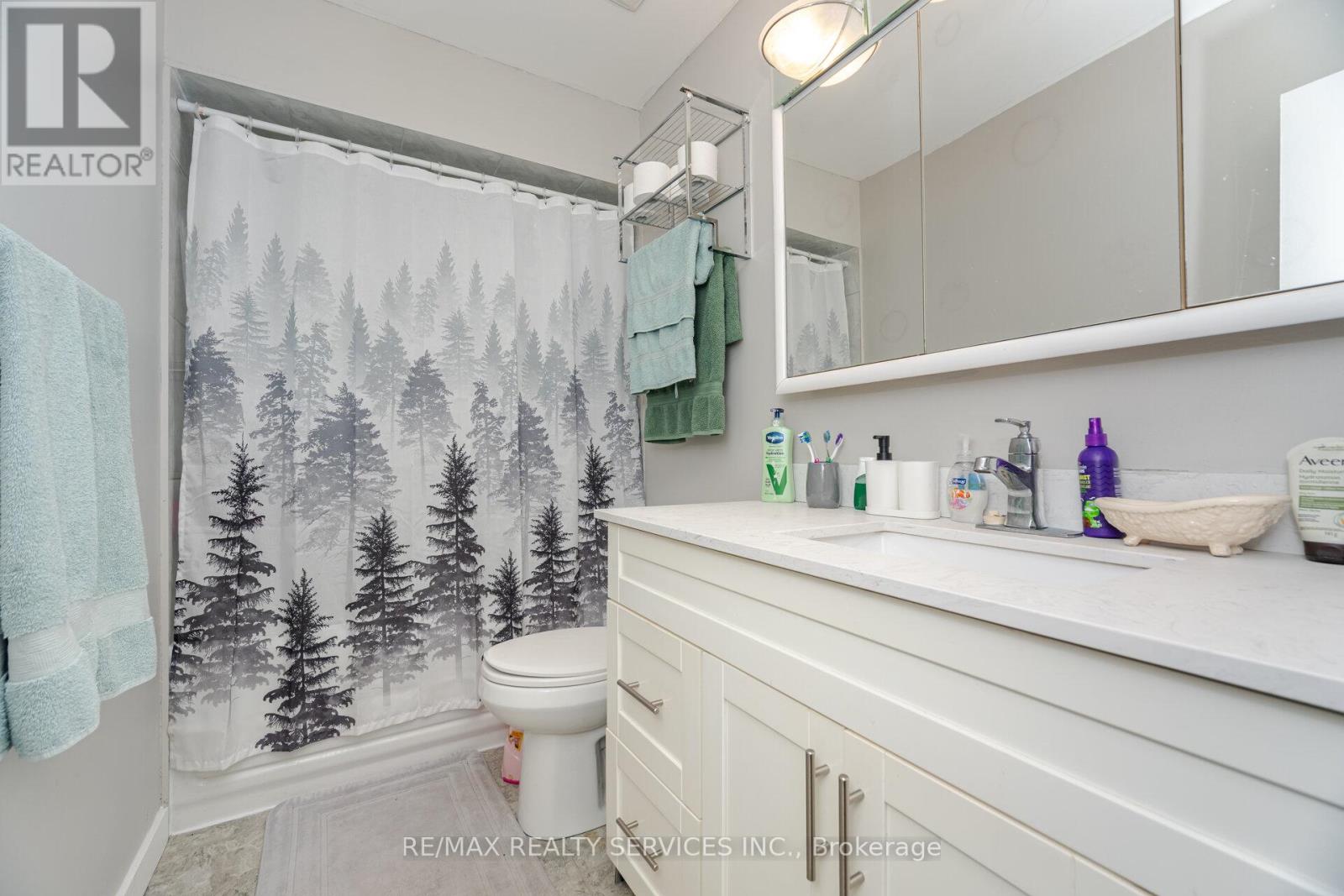 4 Hinchley Wood Grove, Brampton (Brampton North), Ontario  L6V 3M3 - Photo 32 - W12216294