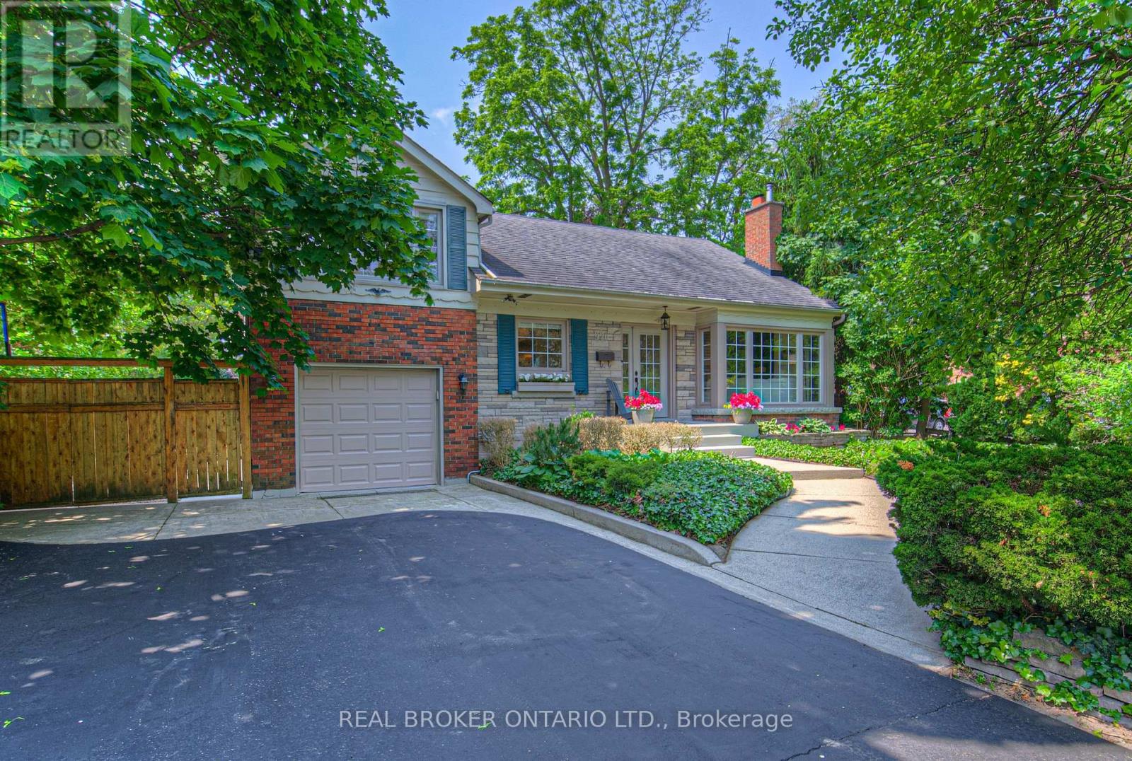 976 Filmandale Road, Burlington, Ontario  L7T 2Z4 - Photo 1 - W12216295