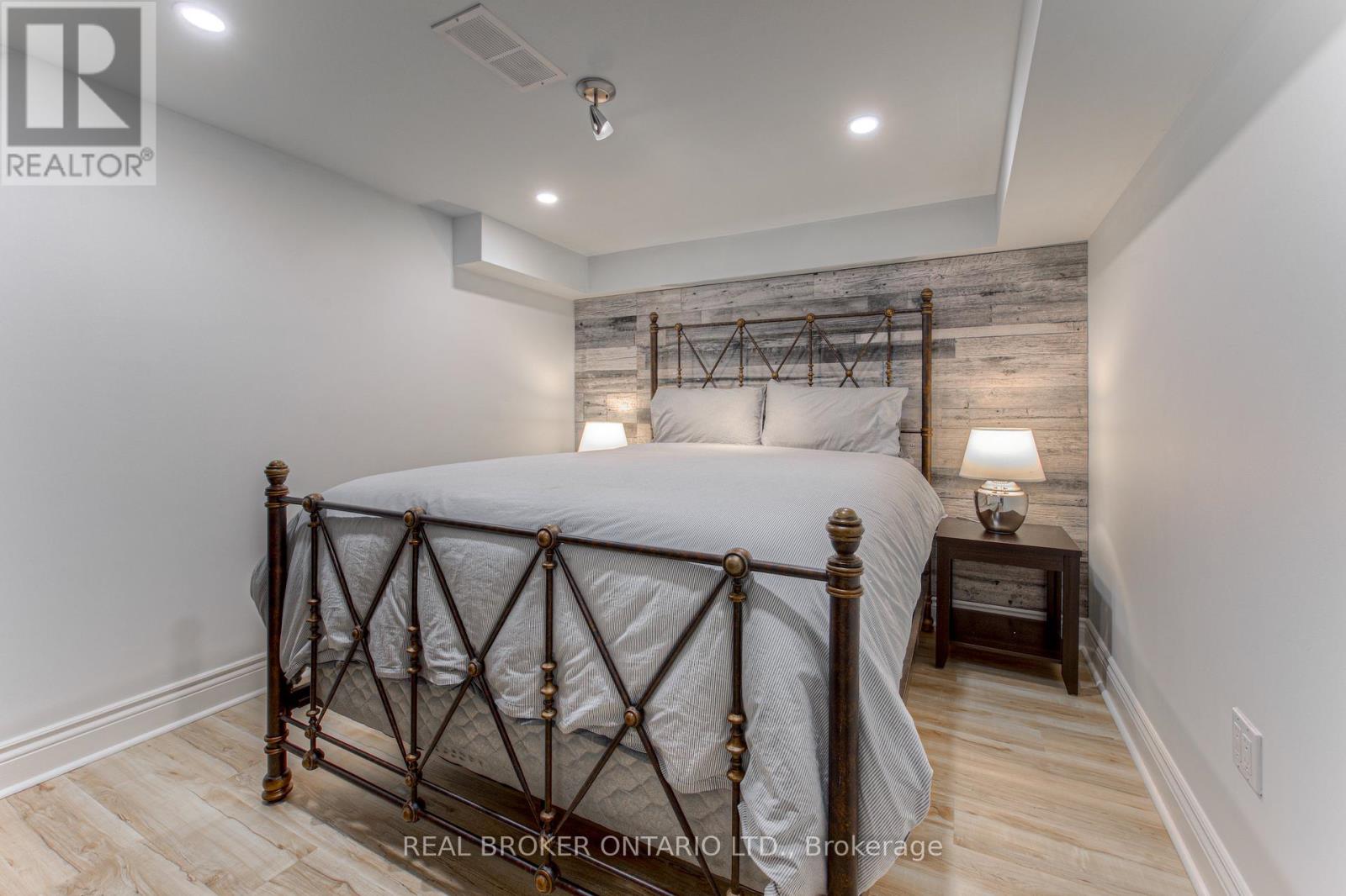 976 Filmandale Road, Burlington, Ontario  L7T 2Z4 - Photo 36 - W12216295