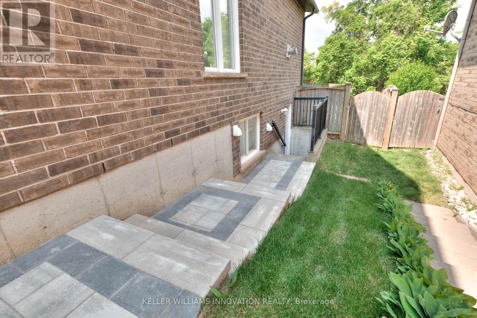 Lower - 556 Netherwood Crescent, Kitchener, Ontario  N2P 0B8 - Photo 3 - X12216245