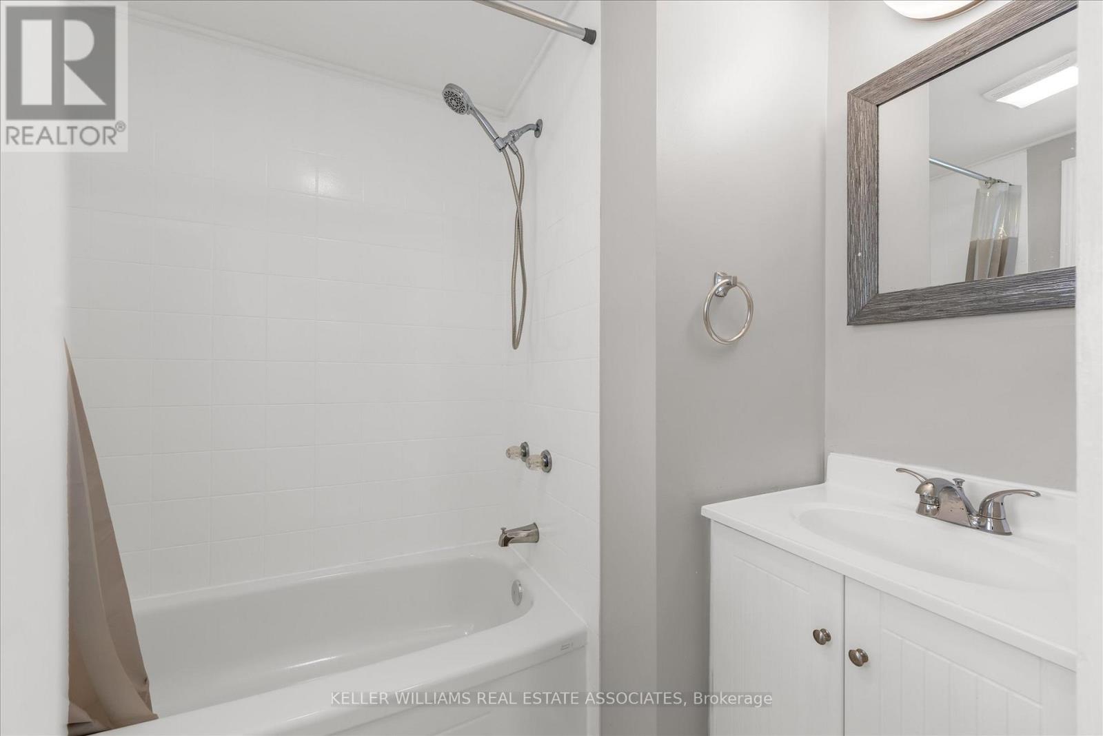 180 Pine Street S, Thorold (Thorold Downtown), Ontario  L2V 3M4 - Photo 13 - X12216217