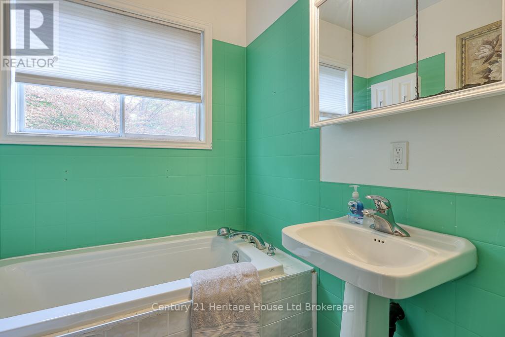 113 Light Street, Woodstock, Ontario  N4S 6H2 - Photo 24 - X12216262