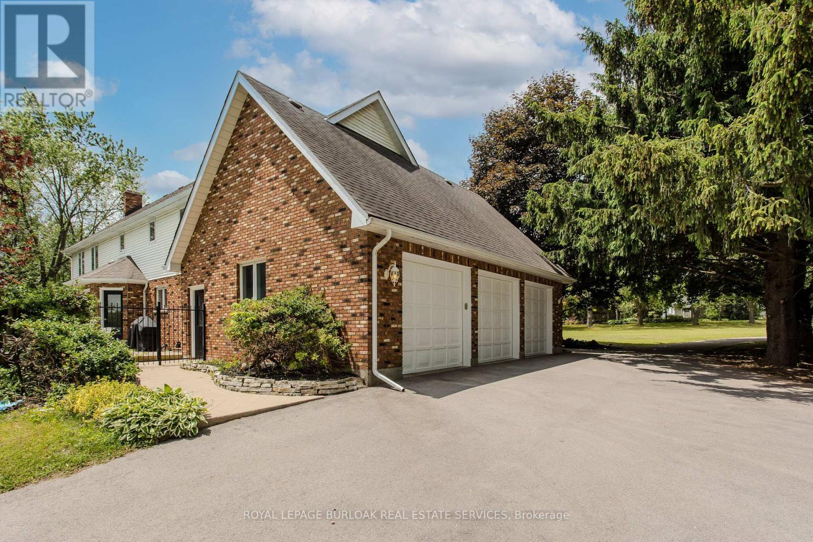 331 Lanark Street, Haldimand, Ontario  N3W 1G3 - Photo 9 - X12216260