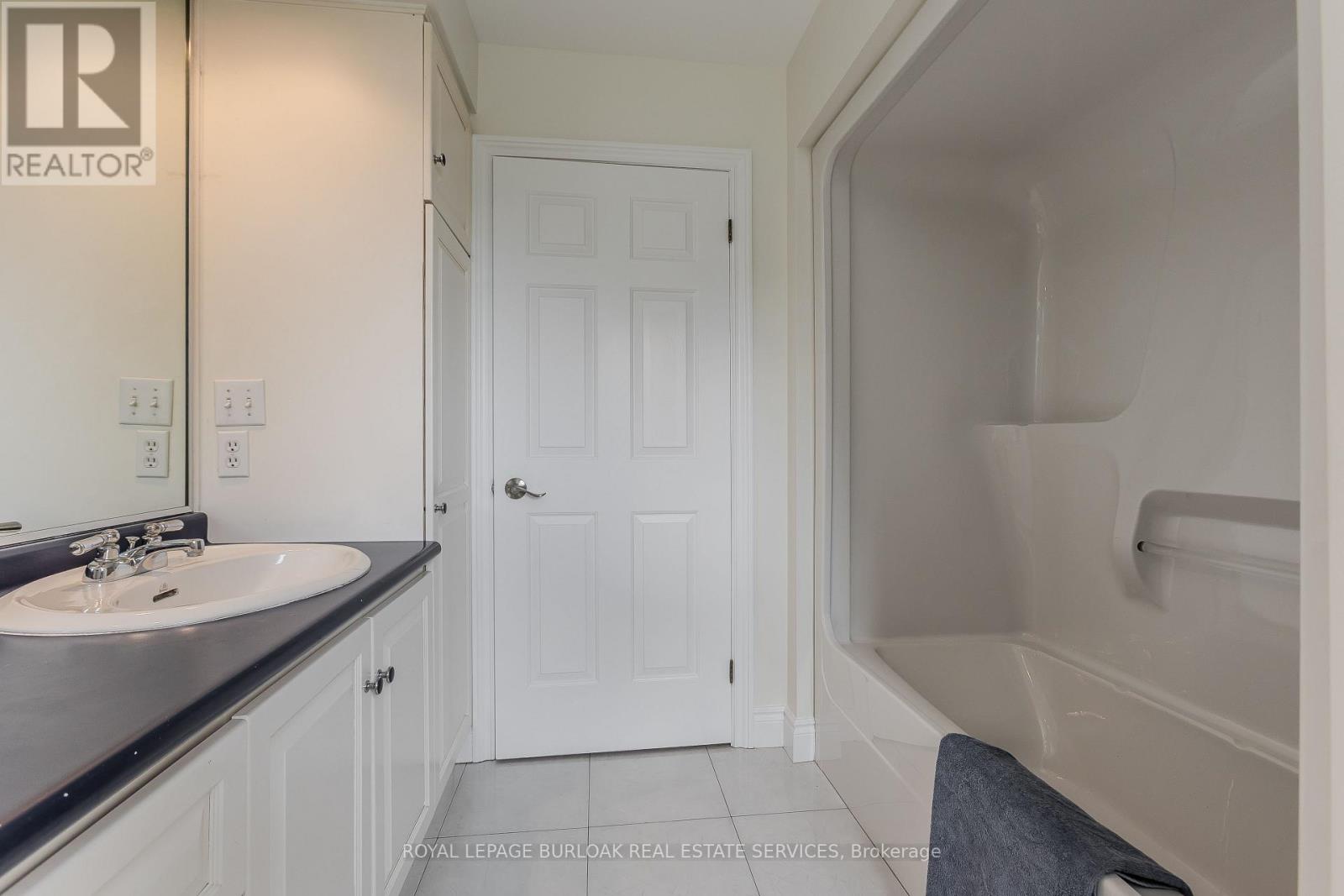 331 Lanark Street, Haldimand, Ontario  N3W 1G3 - Photo 33 - X12216260