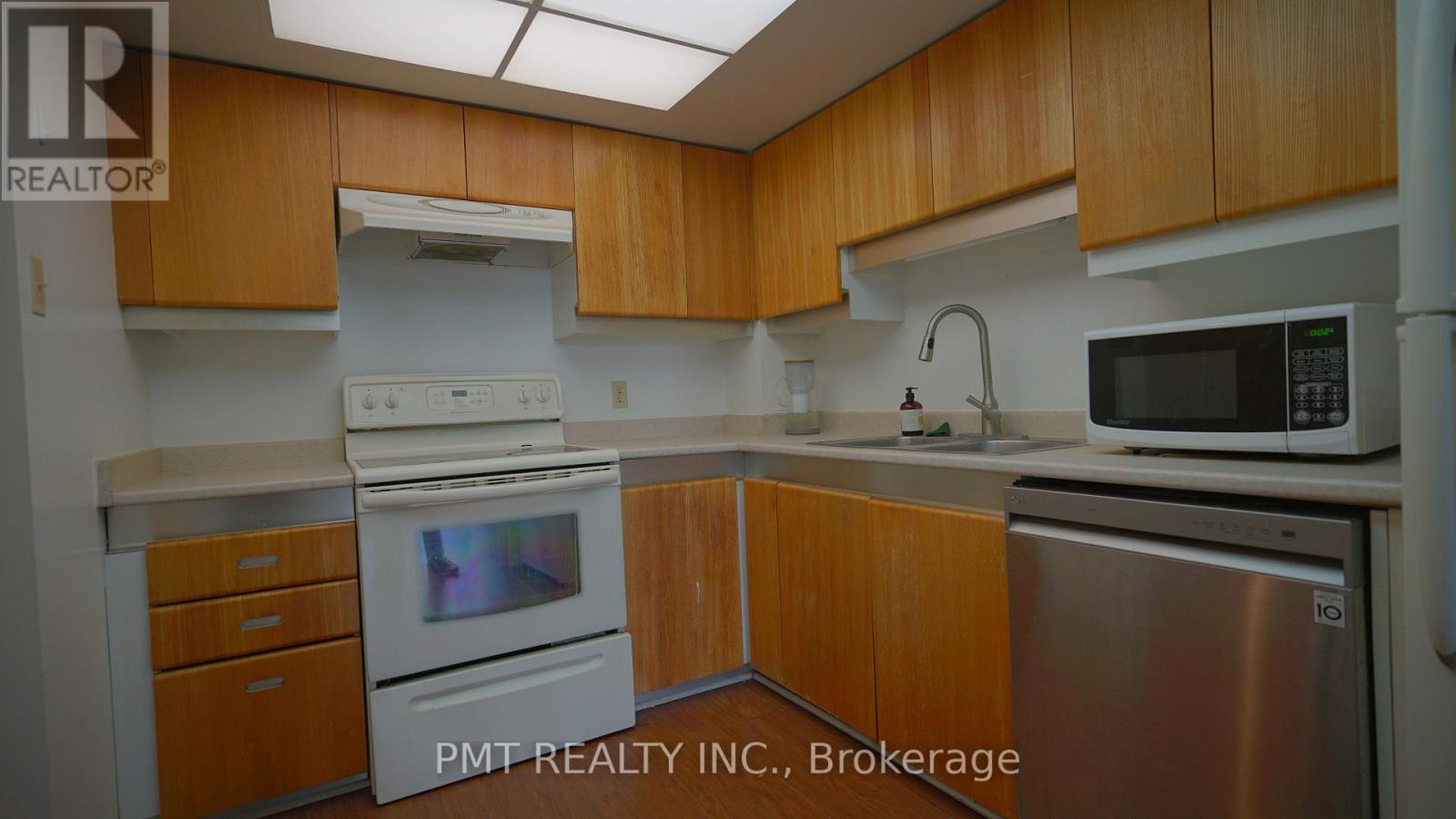 3107 - 65 Harbour Square, Toronto, Ontario  M5J 2L4 - Photo 4 - C12096287