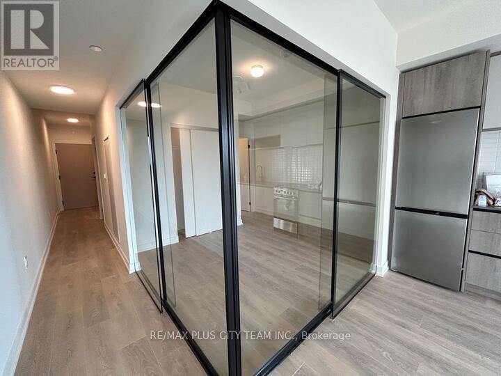 916 - 181 Sterling Road, Toronto (Dufferin Grove), Ontario  M6R 0B2 - Photo 9 - C12213991