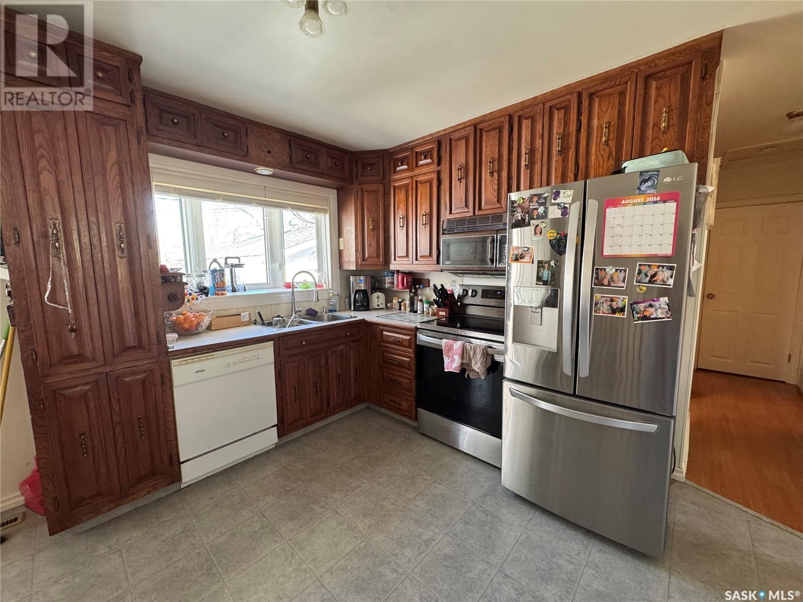 1043 Simpson Avenue, Moose Jaw, Saskatchewan  S6H 4M7 - Photo 2 - SK009286