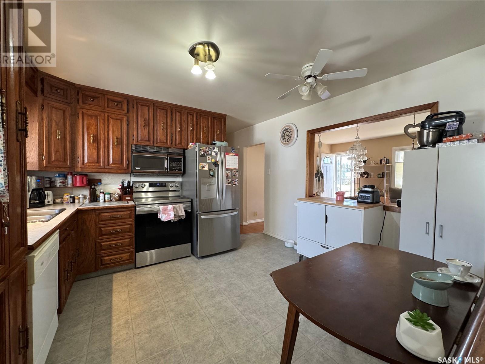 1043 Simpson Avenue, Moose Jaw, Saskatchewan  S6H 4M7 - Photo 3 - SK009286